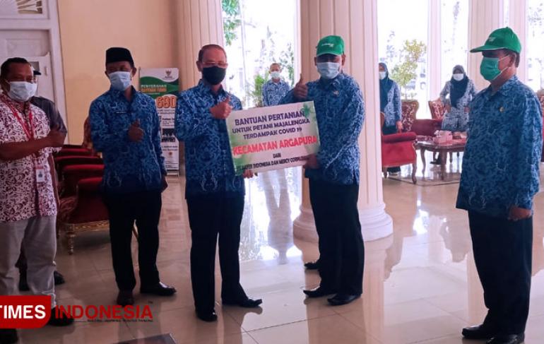 Petani Terdampak Covid-19 Di Majalengka Dapat Bantuan Paket Pestisida ...